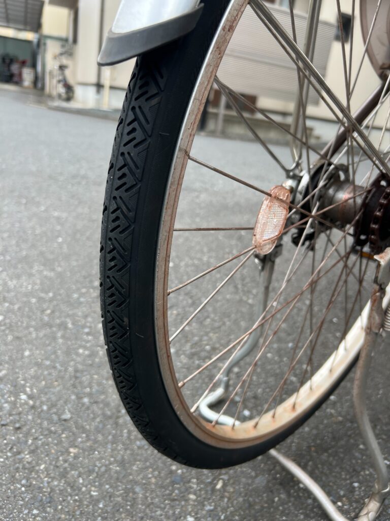 交換後の新しい自転車タイヤ