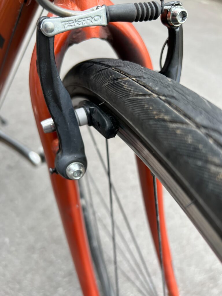 交換後のスポーツ自転車用ブレーキシュー